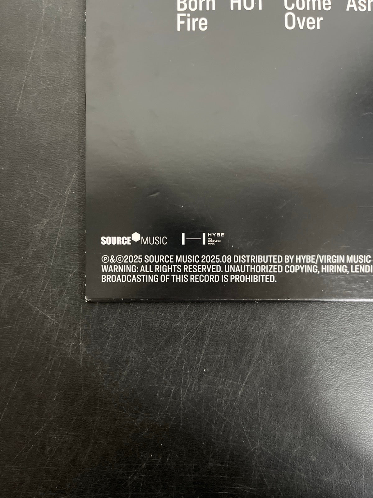 BACK_BL - Le Sserafim - Easy-Crazy-Hot LE Translucent Vinyl WARPED NOT TESTED