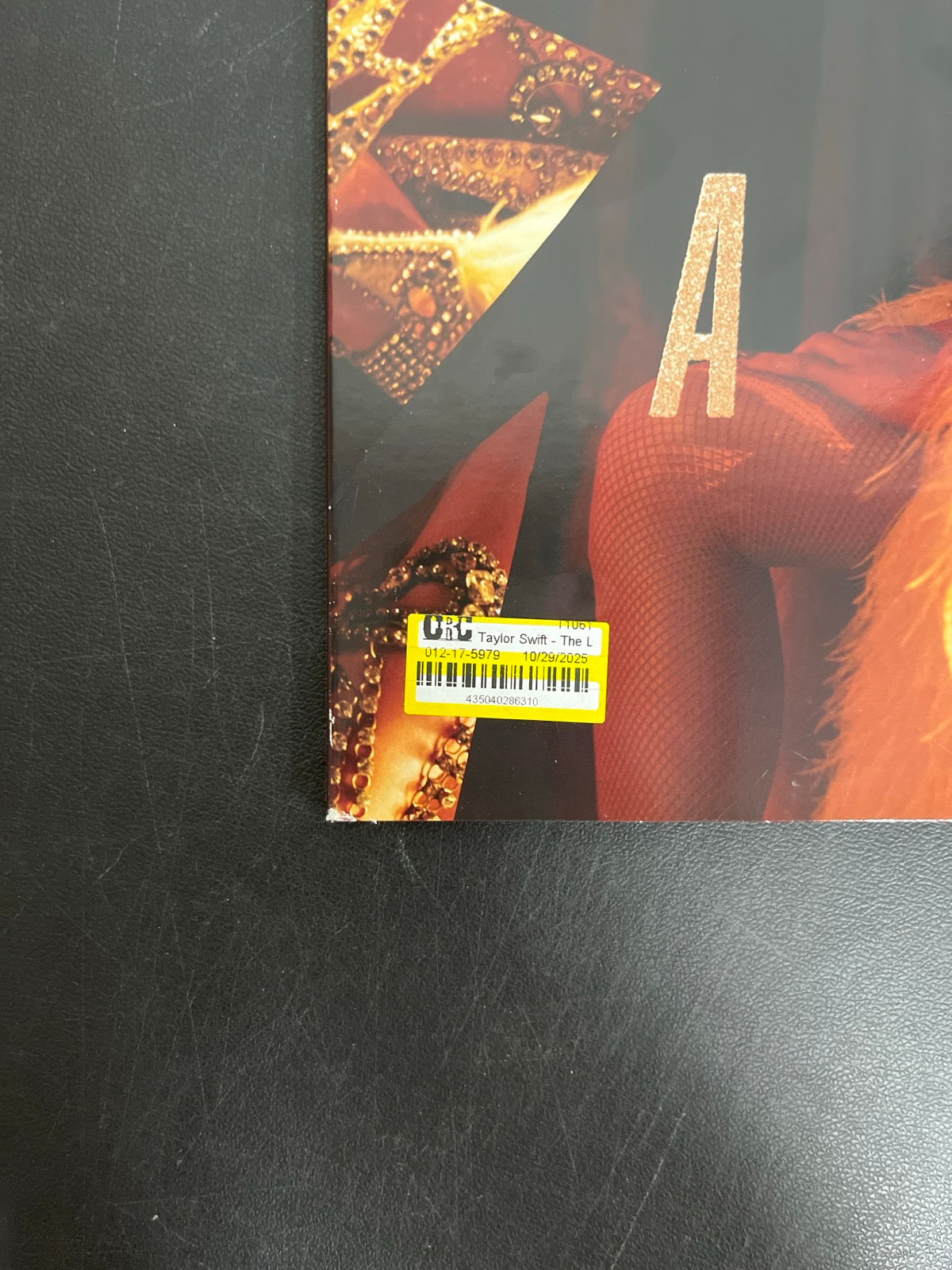 FRONT_BL - Taylor Swift - The Life of a ... LE 180gm Pink Yellow Vinyl USED NOT TESTED