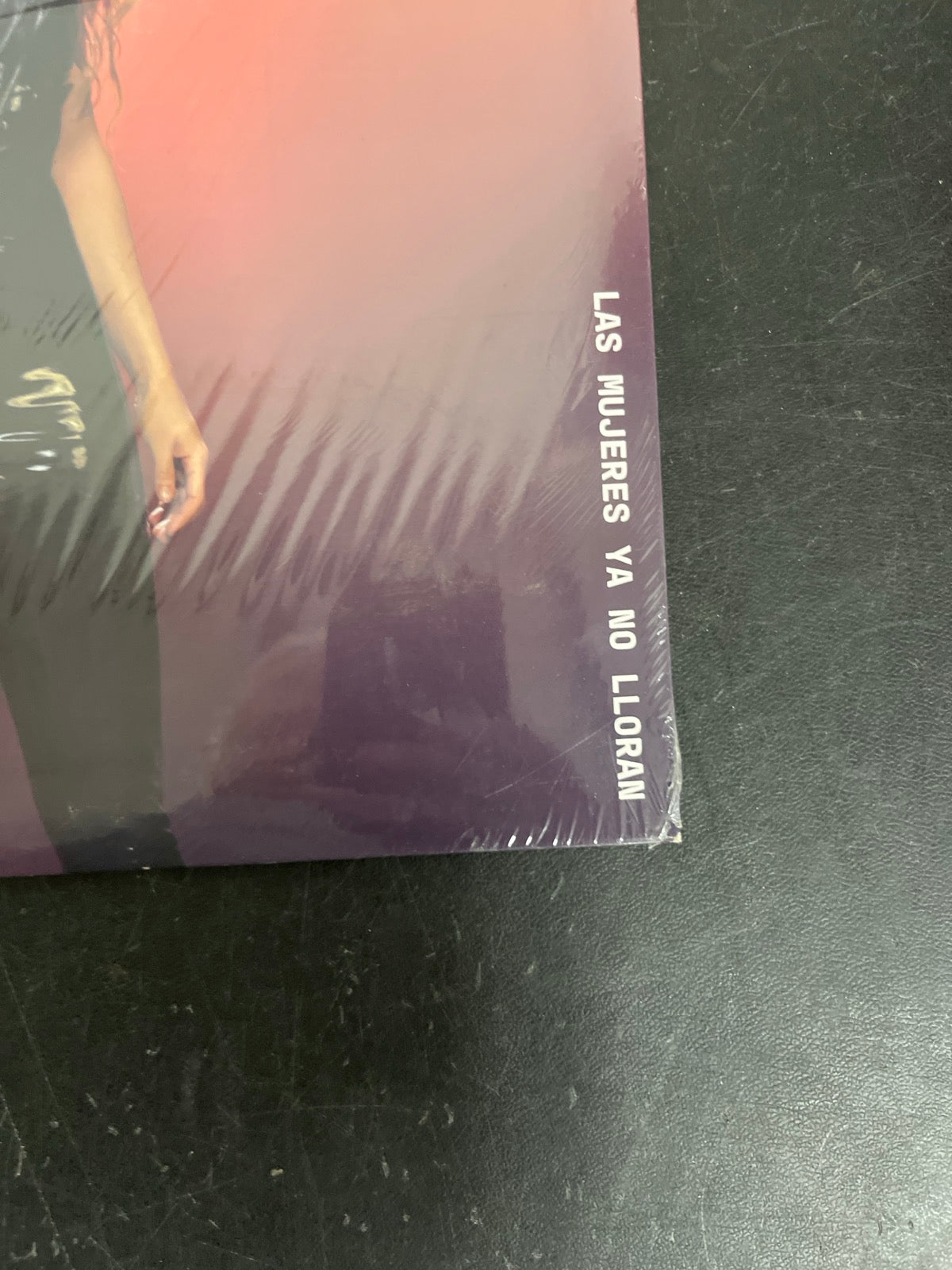 FRONT_BR - Shakira - Las Mujeres Ya No Lloran LE Red Vinyl USED NOT TESTED