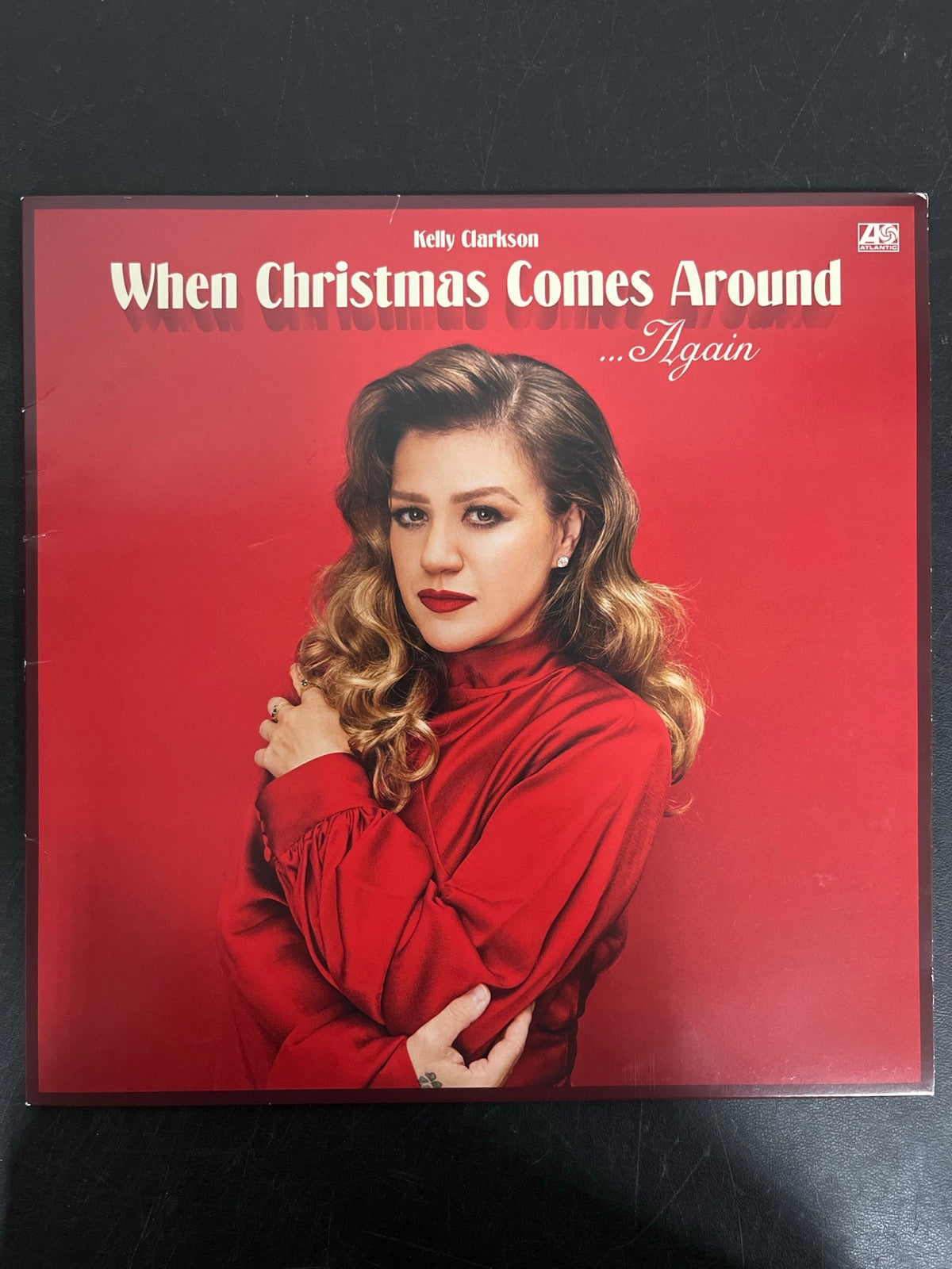 FRONT - Kelly Clarkson - When Christmas Comes Around LE Red Vinyl USED NOT TESTED