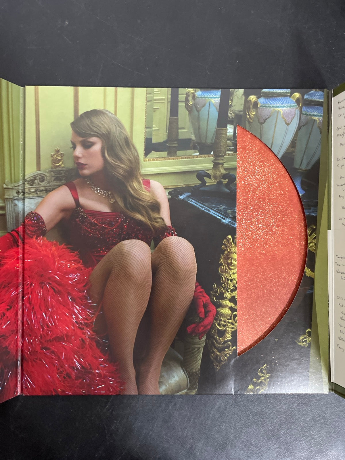 MISC_2 - Taylor Swift - The Life of a ... LE 180gm Pink Yellow Vinyl USED NOT TESTED