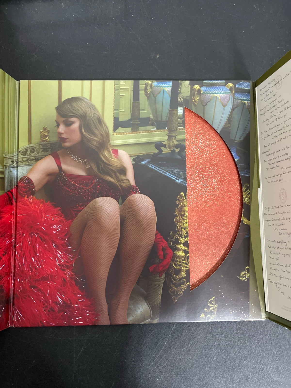 MISC_2 - Taylor Swift - The Life of a ... LE Pink Yellow Vinyl USED NOT TESTED