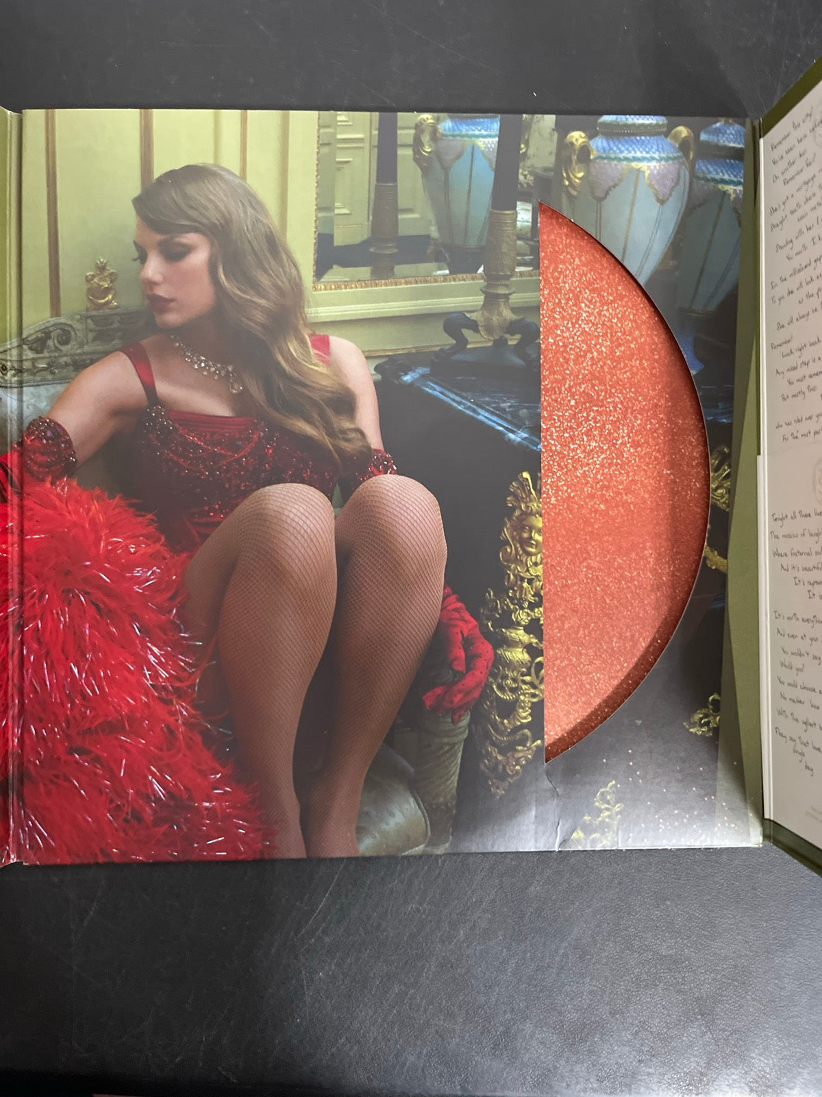 MISC_2 - Taylor Swift - The Life of a ... LE Pink Yellow Vinyl USED NOT TESTED