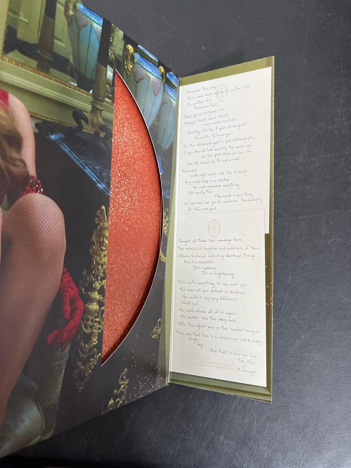 MISC_3 - Taylor Swift - The Life of a ... LE Pink Yellow Vinyl USED NOT TESTED
