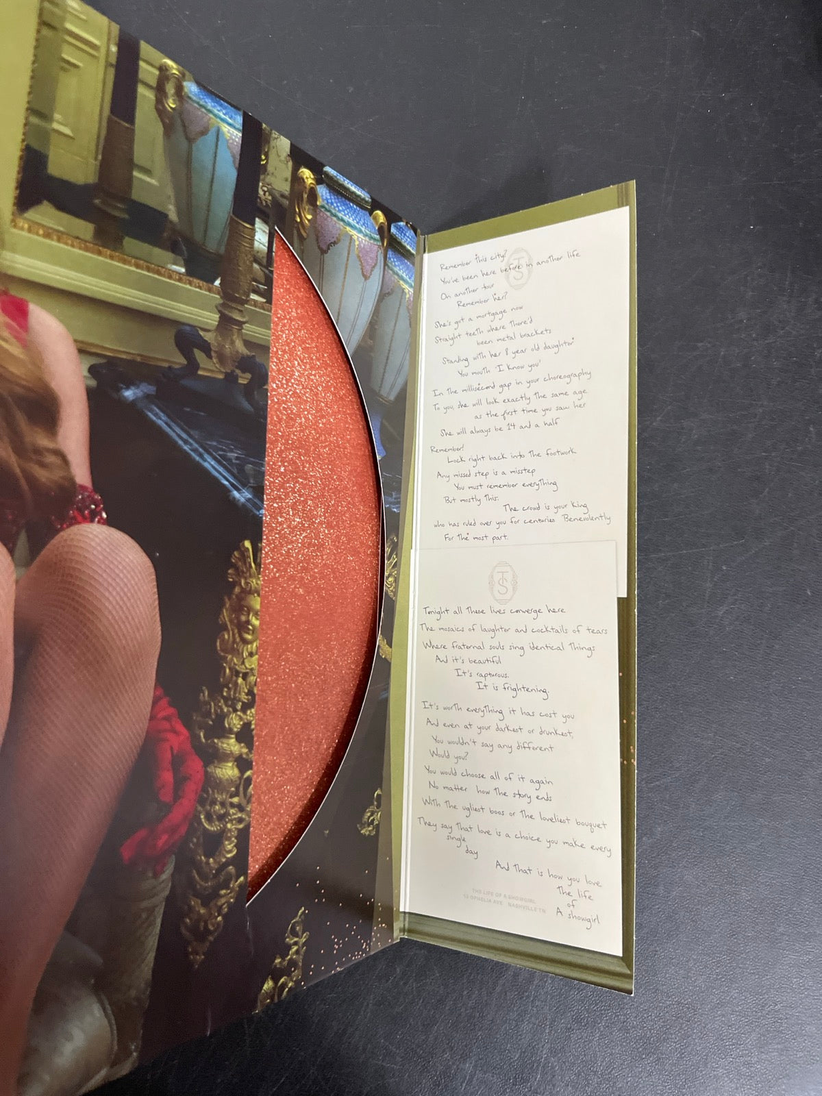 MISC_3 - Taylor Swift - The Life of a ... LE Pink Yellow Vinyl USED NOT TESTED