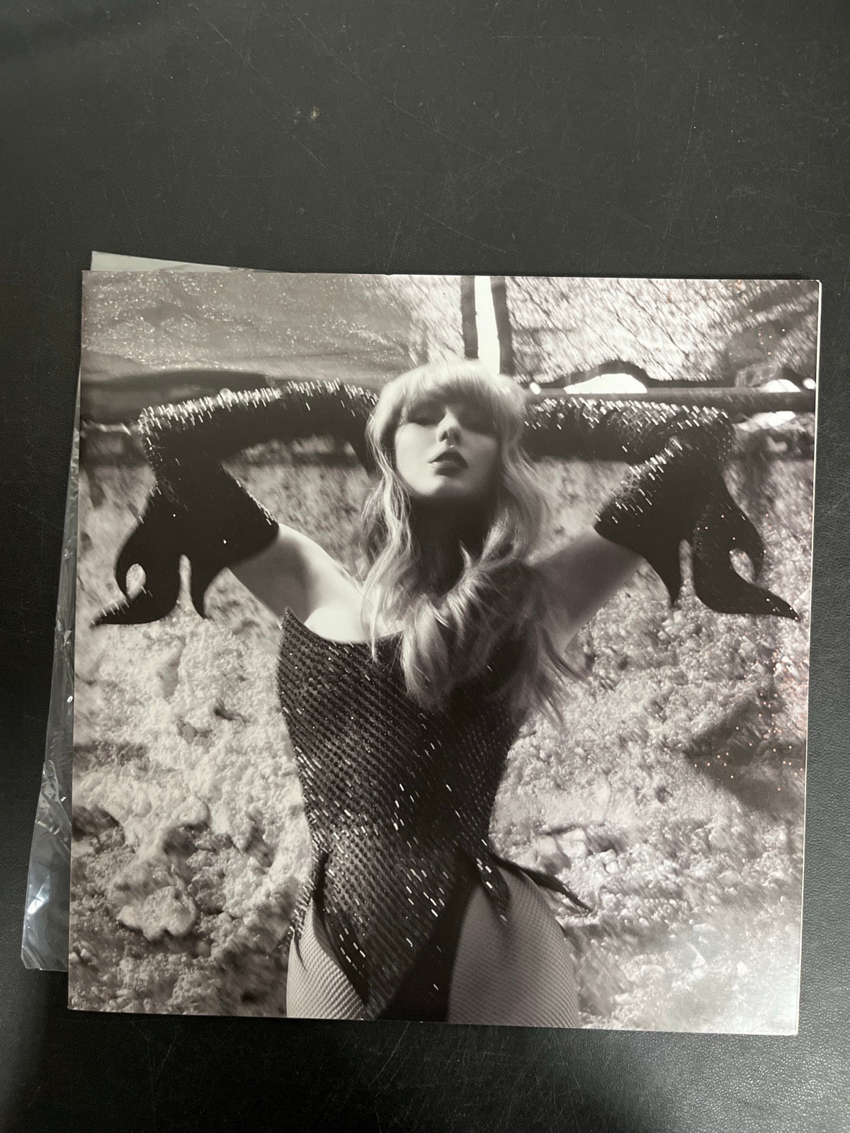 SLEEVE_1B - Taylor Swift - The Life of a ... LE Pink Yellow Vinyl USED NOT TESTED